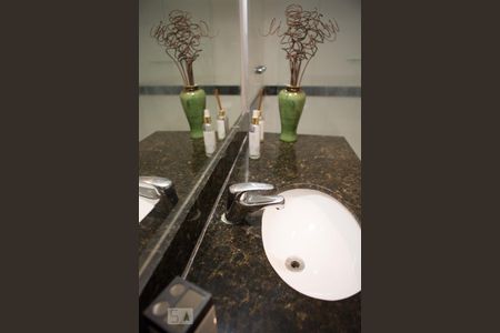 Apartamento à venda com 110m², 2 quartos e 1 vagaQuarto 1 - suíte - banheiro