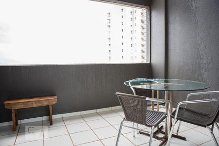 Apartamento à venda com 110m², 2 quartos e 1 vagaQuarto 2 - varanda