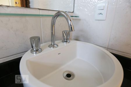 Apartamento à venda com 70m², 3 quartos e 2 vagas Apartamento à venda com 70m², 3 quartos e 2 vagasBanheiro da Suíte