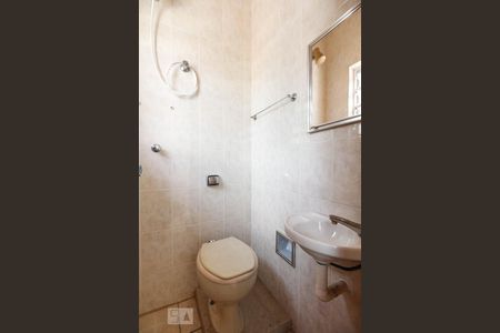 Casa à venda com 137m², 2 quartos e 8 vagasBanheiro 1