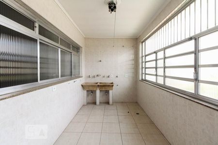 Casa à venda com 137m², 2 quartos e 8 vagasÁrea de serviço 