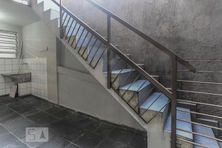 Escada de casa para alugar com 1 quarto, 40m² em Água Funda, São Paulo