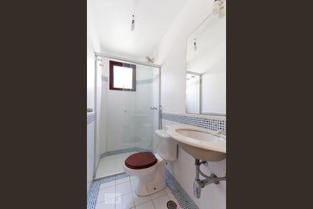 Banheiro de kitnet/studio à venda com 1 quarto, 57m² em Vila Suzana, São Paulo