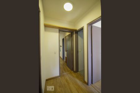 Corredor de apartamento para alugar com 3 quartos, 105m² em Alto da Lapa, São Paulo
