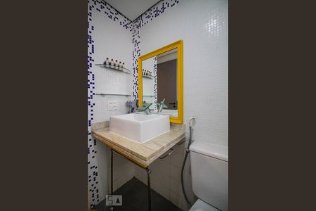 Apartamento para alugar com 105m², 3 quartos e 2 vagas Apartamento para alugar com 105m², 3 quartos e 2 vagasBanheiro