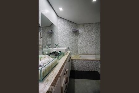 Apartamento para alugar com 105m², 3 quartos e 2 vagas Apartamento para alugar com 105m², 3 quartos e 2 vagasBanheiro da Suíte