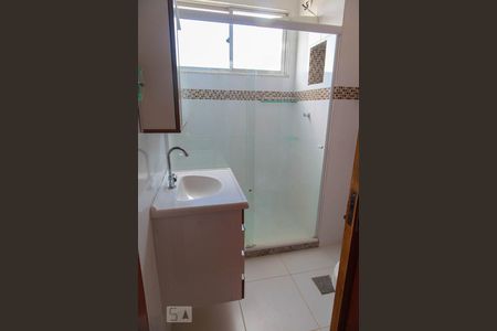 Banheiro de apartamento para alugar com 3 quartos, 70m² em Todos Os Santos, Rio de Janeiro