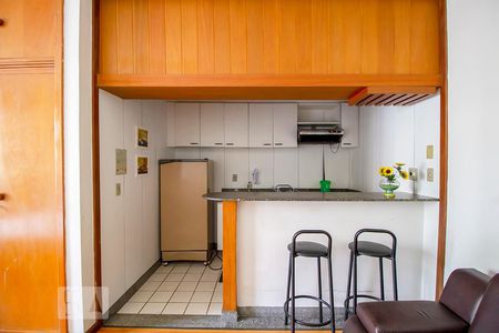 Cozinha de apartamento para alugar com 1 quarto, 45m² em Barro Preto, Belo Horizonte