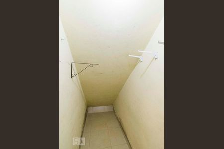 Sapateira de casa para alugar com 3 quartos, 220m² em Quitaúna, Osasco