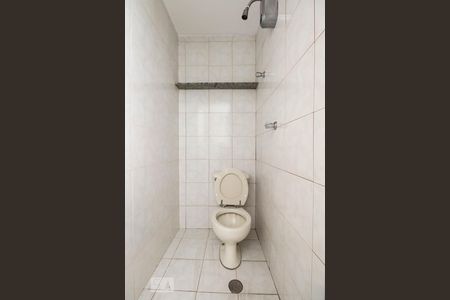 Apartamento para alugar com 75m², 2 quartos e 2 vagasBanheiro de serviço 