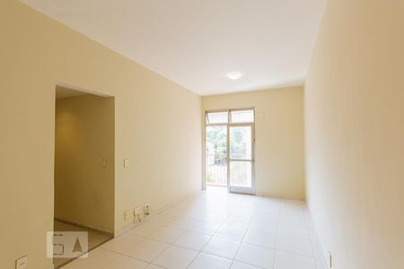 Sala de apartamento para alugar com 3 quartos, 74m² em Pechincha, Rio de Janeiro