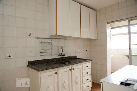 Cozinha de apartamento para alugar com 2 quartos, 52m² em Jardim Taboão, São Paulo