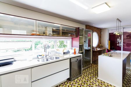 Casa à venda com 500m², 5 quartos e 3 vagasCozinha