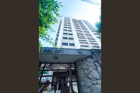 Apartamento à venda com 110m², 3 quartos e 1 vaga Apartamento à venda com 110m², 3 quartos e 1 vagaFachada e portaria