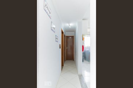 Corredor de apartamento à venda com 2 quartos, 50m² em Vila Carmosina, São Paulo