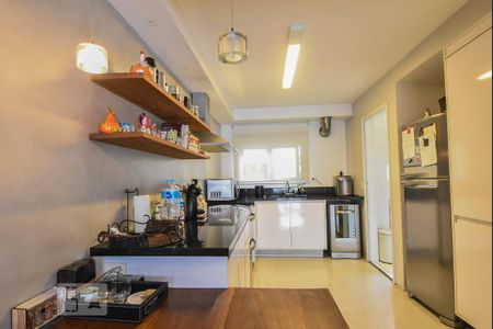 Apartamento para alugar com 136m², 2 quartos e 3 vagas Apartamento para alugar com 136m², 2 quartos e 3 vagasCozinha