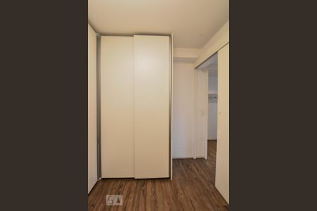 Apartamento para alugar com 136m², 2 quartos e 3 vagas Apartamento para alugar com 136m², 2 quartos e 3 vagasCloset