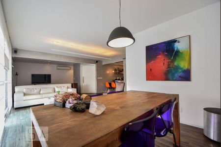 Apartamento para alugar com 136m², 2 quartos e 3 vagas Apartamento para alugar com 136m², 2 quartos e 3 vagasSala de Jantar