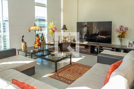 Sala de estar de apartamento para alugar com 1 quarto, 110m² em Barra da Tijuca, Rio de Janeiro