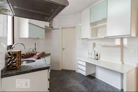 Apartamento à venda com 103m², 2 quartos e 2 vagasCozinha