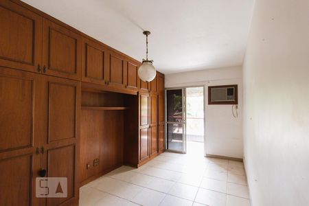 Apartamento à venda com 159m², 4 quartos e 2 vagas Apartamento à venda com 159m², 4 quartos e 2 vagasQuarto 4 - Suíte