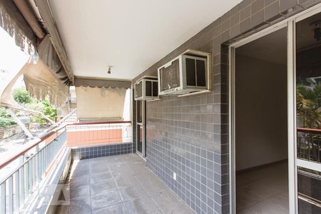 Apartamento à venda com 159m², 4 quartos e 2 vagas Apartamento à venda com 159m², 4 quartos e 2 vagasVaranda Quarto 3 e Quarto 4
