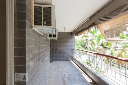 Apartamento à venda com 159m², 4 quartos e 2 vagas Apartamento à venda com 159m², 4 quartos e 2 vagasVaranda Quarto 3 e Quarto 4