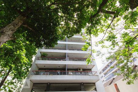 Apartamento à venda com 159m², 4 quartos e 2 vagas Apartamento à venda com 159m², 4 quartos e 2 vagasFachada