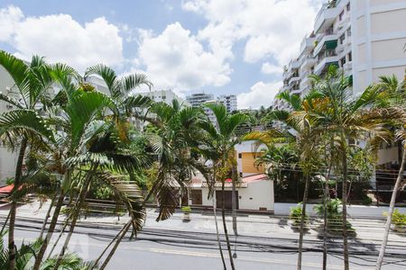 Apartamento à venda com 159m², 4 quartos e 2 vagas Apartamento à venda com 159m², 4 quartos e 2 vagasVista Varanda Quarto 3 e Quarto 4