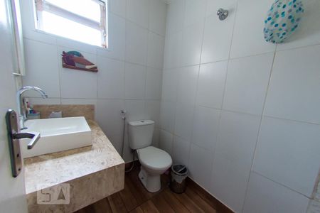 Banheiro de apartamento para alugar com 3 quartos, 68m² em Alto de Pinheiros, São Paulo