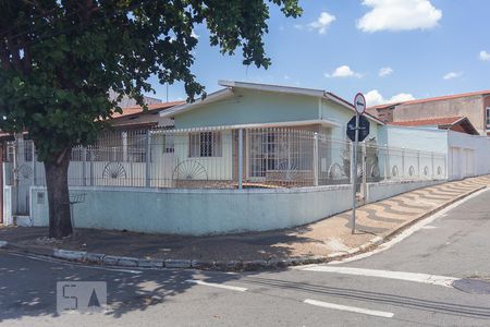 Casa para alugar com 200m², 3 quartos e 3 vagasFachada da casa
