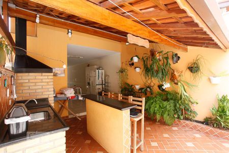 Casa à venda com 306m², 4 quartos e 6 vagasQuintal