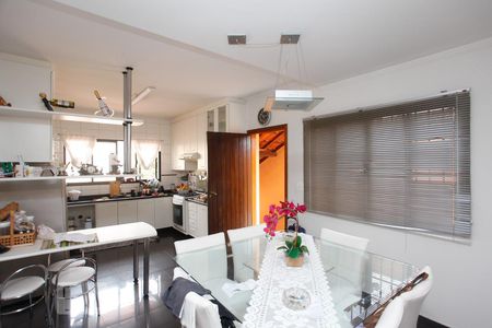 Casa à venda com 306m², 4 quartos e 6 vagasCozinha