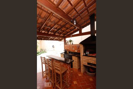 Casa à venda com 306m², 4 quartos e 6 vagasChurrasqueira