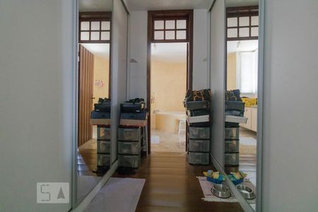 Casa para alugar com 438m², 5 quartos e sem vagaSuíte - Armários