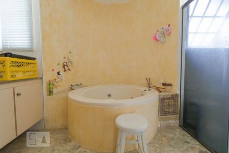 Casa para alugar com 438m², 5 quartos e sem vagaBanheiro da Suíte