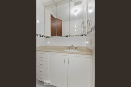 Apartamento à venda com 102m², 3 quartos e 2 vagasBanheiro