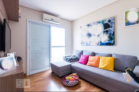Sala de TV - Suíte 1 de casa de condomínio à venda com 4 quartos, 290m² em Loteamento Alphaville Campinas, Campinas