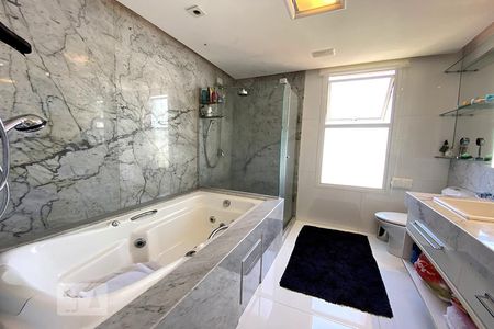 Apartamento à venda com 194m², 3 quartos e 4 vagasBanheiro 2 suíte