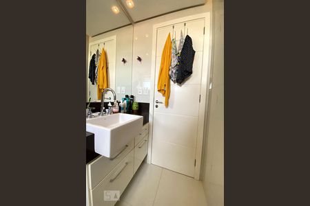 Apartamento à venda com 194m², 3 quartos e 4 vagasBanheiro 1 suíte