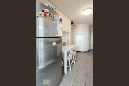 Apartamento para alugar com 129m², 3 quartos e 3 vagas Apartamento para alugar com 129m², 3 quartos e 3 vagasCozinha