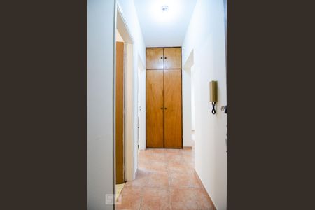 Entrada de kitnet/studio para alugar com 1 quarto, 47m² em Centro, Campinas
