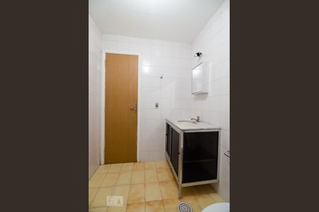 Banheiro de kitnet/studio para alugar com 1 quarto, 47m² em Centro, Campinas