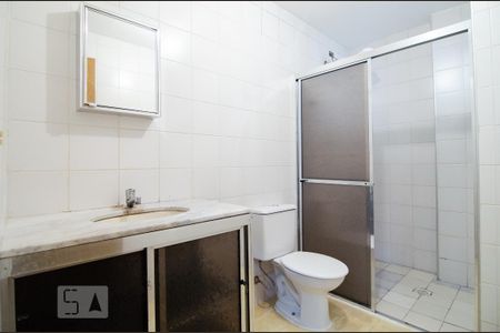 Banheiro de kitnet/studio para alugar com 1 quarto, 47m² em Centro, Campinas