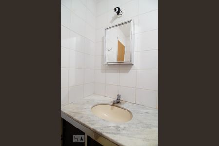Banheiro de kitnet/studio para alugar com 1 quarto, 47m² em Centro, Campinas