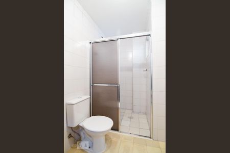 Banheiro de kitnet/studio para alugar com 1 quarto, 47m² em Centro, Campinas