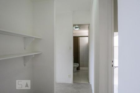 Corredor de apartamento para alugar com 2 quartos, 61m² em Cidade São Francisco, São Paulo
