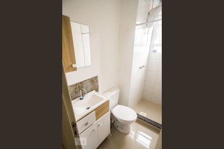 Banheiro de apartamento para alugar com 3 quartos, 51m² em Sarandi, Porto Alegre