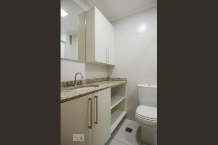 Banheiro de apartamento para alugar com 1 quarto, 48m² em Menino Deus, Porto Alegre