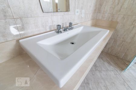 Casa para alugar com 150m², 2 quartos e 1 vaga Casa para alugar com 150m², 2 quartos e 1 vagaDetalhe do Banheiro da Suíte 2